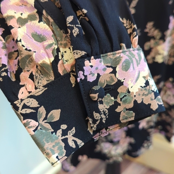 ✨HP✨Flynn Skye Floral Cut Out Mini Dress - Size M - Picture 5 of 12